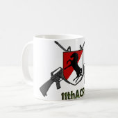 11thacrによって交差させるライフルのマグ コーヒーマグカップ (正面左)