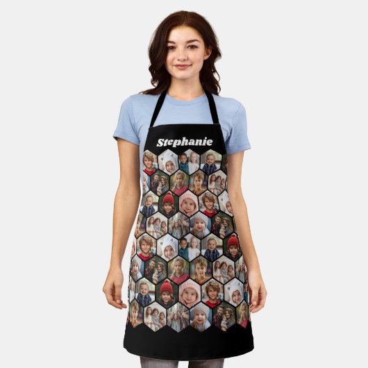 12フォトコラージハニカム六角形ランダムパターン エプロン (着用した状態)