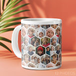 12フォトコラージュ – ファンキー六角形パターン ジャンボコーヒーマグカップ<br><div class="desc">正方形の写真は最高のこのテンプレートで動作。このお気に入りのおもしろいテンプレートに写真を追加するこのグリッドには、正方形の写真や任意の写真を使用できる。</div>