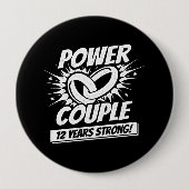 12周年記念カップル結婚した12年の強さ 缶バッジ (正面)