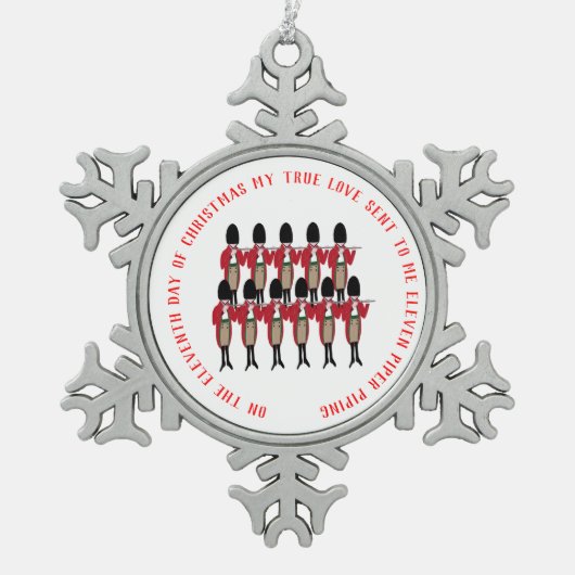 12日のクリスマス11のパイパーの配管 スノーフレークピューターオーナメント (正面)