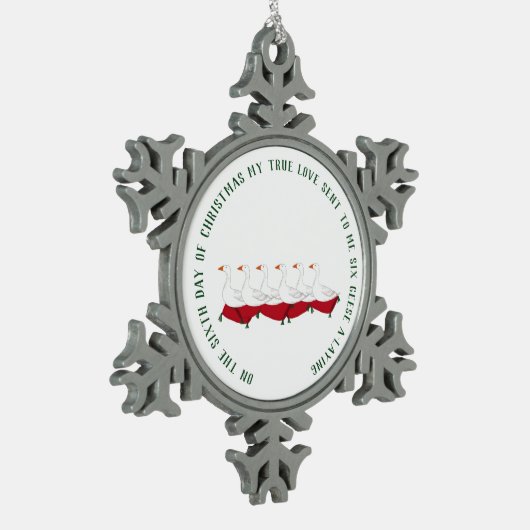 12日のクリスマス6のガチョウの置くこと スノーフレークピューターオーナメント (左)