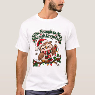 12月を眠って過ごす賢者フクロウ Tシャツ