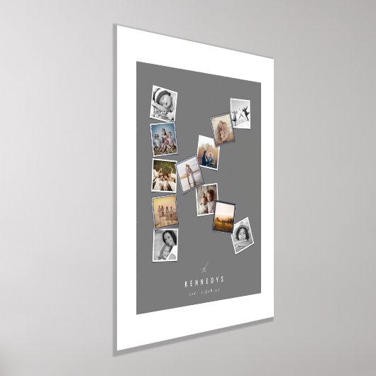 12枚のスナップ写真コラージュ 家族の名前 モノグラム K 箔ポスター (レイダウン)