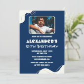 12歳の誕生日招待状ボーイ写真シンプルネイビー 招待状 (スタンド正面)