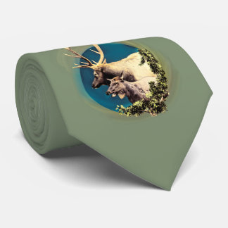 121.シカと後ろ ネクタイ