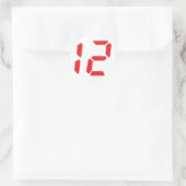 12 12の赤い目覚まし時計デジタル番号 ラウンドシール (バッグ)