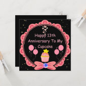 13おもしろい周年妻ピンクレースカップケーキ カード (正面/裏面インサイチュ)