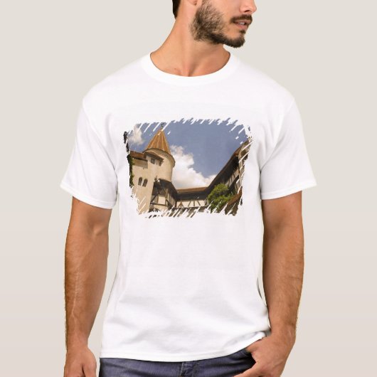 13世紀のブラン城 (ドラキュラの城) Tシャツ (正面)