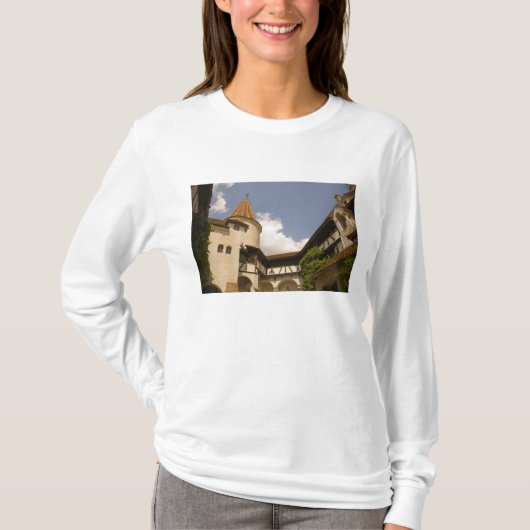 13世紀のブラン城 (ドラキュラの城) Tシャツ (正面)