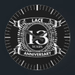 13周年記念結婚レース ラージ壁時計<br><div class="desc">お前の13周年結婚はギフトがレース伝統的である。このクレストスタイルデザインは、カップルの13年祝の結婚のためのロマンチックなデザインである。このもしデザインの救済下に連絡頼カスタマイズ、彼らはこの文字の下にあるデザイナーのボタンです。</div>