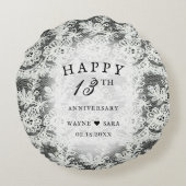 13周年 黒と白のレースの結婚記念日 ラウンドクッション (裏面)