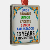 13年のスカウティングで女の子を探すメタルオーナメント メタルオーナメント (右)