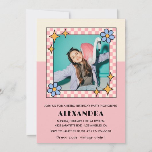 13歳の誕生日の招待レトロGroovyピンクの花 招待状 (正面)