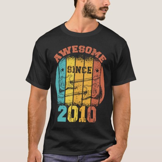 13番目の誕生日ヴィンテージ2010レトロ13歳Guit Tシャツ (正面)