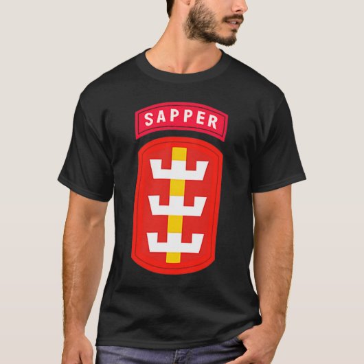 130番エンジニア旅団パッチ130番EN BDE Sapper T Tシャツ (正面)