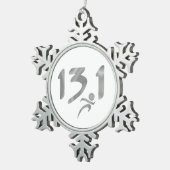 13.1の半マラソン スノーフレークピューターオーナメント (右)