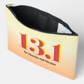 13.1ハーフマラソランニングンの黄はっきりした赤文字 アクセサリーポーチ (見開き)