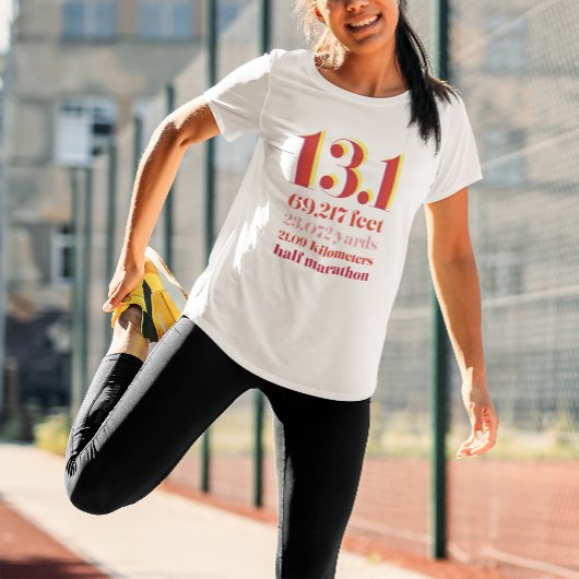 13.1ハーフマラソンレース距離はっきりした赤 Tシャツ
