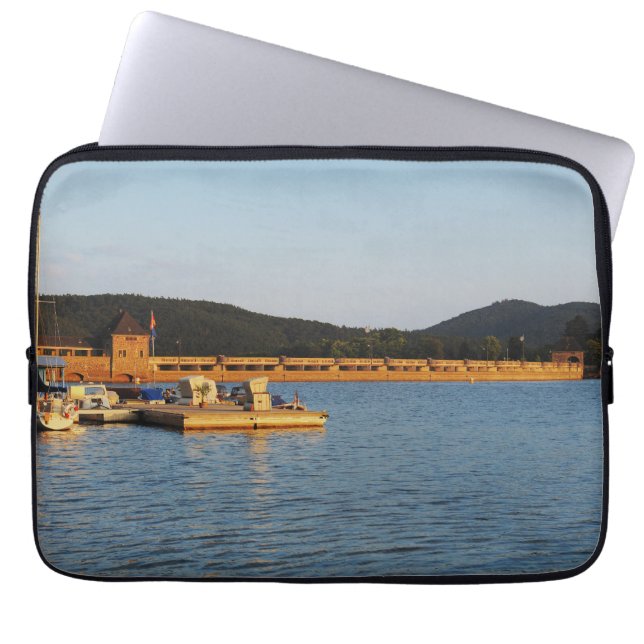 13" Laptoptasche Edersee Staumauer am Abend ラップトップスリーブ (正面)
