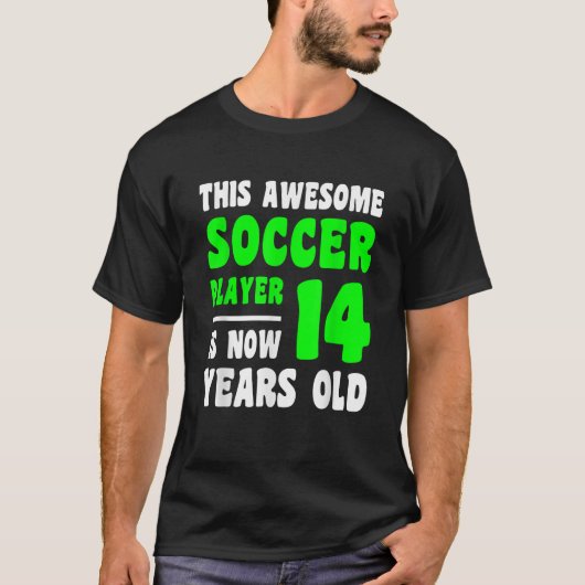 14歳ハッピー14誕生日サッカー選手14日 Tシャツ (正面)