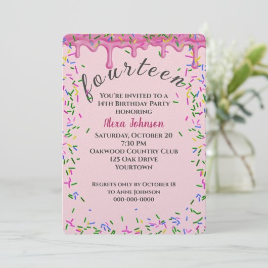 14誕生日ピンク色のアイシングと散水 招待状 (スタンド正面)