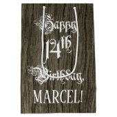 14誕生日: ファンシー, フェイク Wood Look +名前をカスタムする ミディアムペーパーバッグ (裏面)