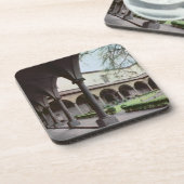 1442年に再建される女子修道院のクロイスター(写真) コースター (左側)