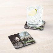 1442年に再建される女子修道院のクロイスター(写真) コースター (右側)