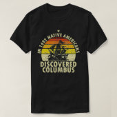 1492年コロンバス・インディゲノを発見したアメリカ先住民 Tシャツ (デザイン正面)