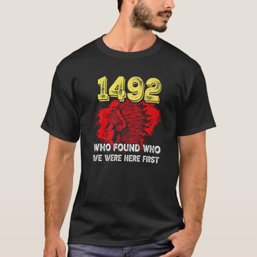 1492我々が最初にここに来た人を見つけた Tシャツ (正面)