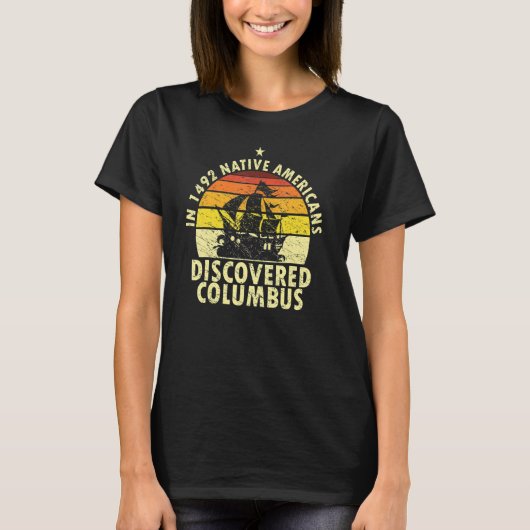1492 Native Americans Discovered Columbus Indigeno Tシャツ (正面)
