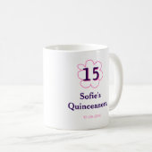 15歳のクィンセañera お誕生日おめでとう ピンク 紫の日付 コーヒーマグカップ (正面右)