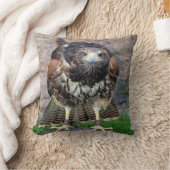 #15赤い後につかれたタカ肉食鳥 クッション (ブランケット)