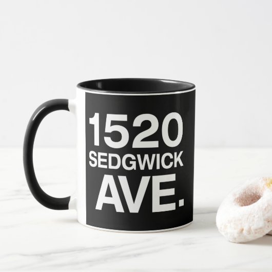 1520 SEDGWICK AVE。 マグカップ (ドーナツ)