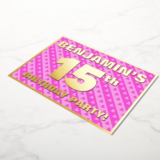 15th Birthday Party —おもしろいピンクのハートとストライプ 箔招待状 (回転した状態)