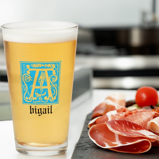 16世紀神話の生き物の装飾の首都A タンブラーグラス