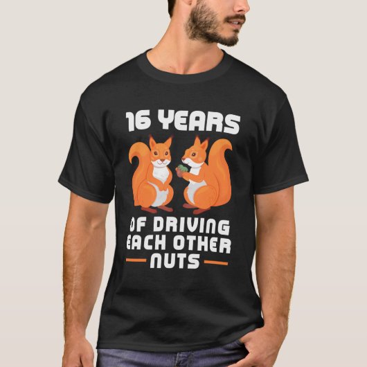 16年の間に互いのナットのカップルを運転おもしろいするB Tシャツ (正面)