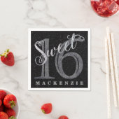 16番目の木炭グレー |スウィート16シルバーグリッター | スタンダードカクテルナプキン (インサイチュ)