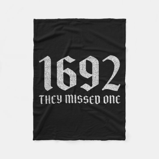 1692年、1人見逃した面白いハロウィン魔女ダークユーモア フリースブランケット (正面)
