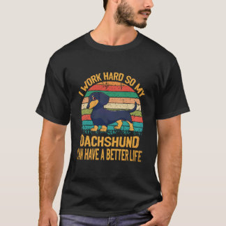16 私はダックスフンドがより良い生活を送れるように頑張って働いている Tシャツ