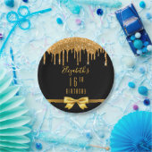 16th誕生日パーティーブラック金ゴールドボウグリッタードリップ ペーパープレート (パーティー)