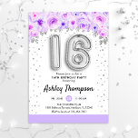 16th誕生日パーティー – シルバー・バルーン・パープル 招待状<br><div class="desc">16th誕生日パーティーの招待。フローラエレガントアクセント付きフェイクグリッターシルバーのデザイン。招待状カードとシルバー番号16バルーン、スクリプトフォントと紙吹雪。パステルパープル、ラベンダー、ホワイト。16日のスタイリッシュお祝い。メッセージもしメッセージはカスタム年齢。</div>