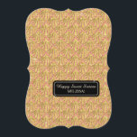 16th Birthday Party Glam Gatsby素晴らしスタイル 招待状<br><div class="desc">メモ：これはフラットプリントされたイメージで、浮き上がったレイヤーまたは実際の金ゴールドグリッター。デザイン収集：金ゴールドのグリッターパターンに関するグリッターピンク赤面。Matching Sweet 16th,  16th,  16誕生日パーティー招待状.旧インスパイアハリウッド、ギャツビー素晴らし時代、そしてグラムの全盛期を経て、このパーティの招待状セットは洗練された洗練されたエレガントお祝いに最適モダンである。クラシック、美しいアートデコスタイルの繰り返しシェルパターンは、黄金の輝く輝く壁の紙のようにグラフィックに設計されている。招待状の文言のためのクラシックタイポグラフィレイアウトは、手の書道のスワールのスクロールのフローリッシュディバイダー要素の間に挿入され、このヴィンテージレトロデザインを更新する。パーティーを印象づけユニークる衣装やドレスのために豪華な目立つ。COLOR PALETTE：ソフトなパステル赤面シェルピンクとブラック文字とフェイク金ゴールドメタリックグリッター</div>