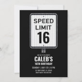 16th Birthday Speed Limit Black and White Sign 招待状 (正面)