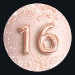 16th birthday sweet 16赤面バラ金ゴールドグリッター ラウンドシール<br><div class="desc">赤面、バラの金ゴールドの背景飾とグリッターのフェイク塵。16番書号(バルーンスタイルフォント)</div>