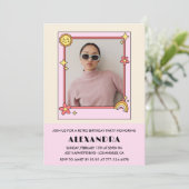 17歳の誕生日の招待レトロGroovy Pinkフローラ 招待状 (スタンド正面)