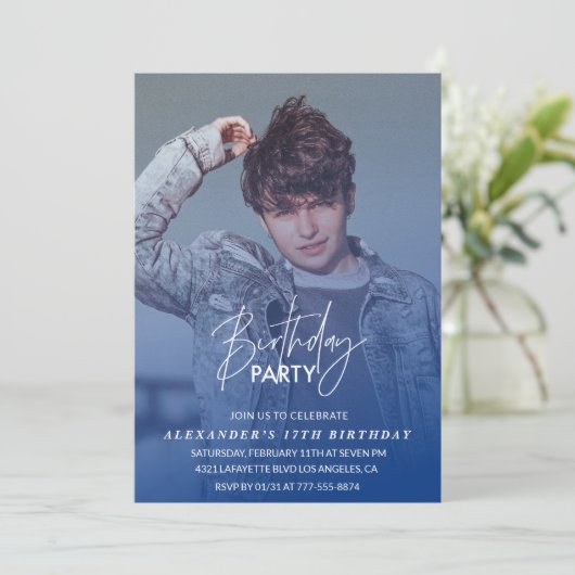 17歳の誕生日の招待Birthday partyフォトボーイ 招待状 (スタンド正面)