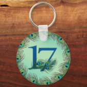 17歳の誕生日または記念日の孔雀の数 キーホルダー (正面)