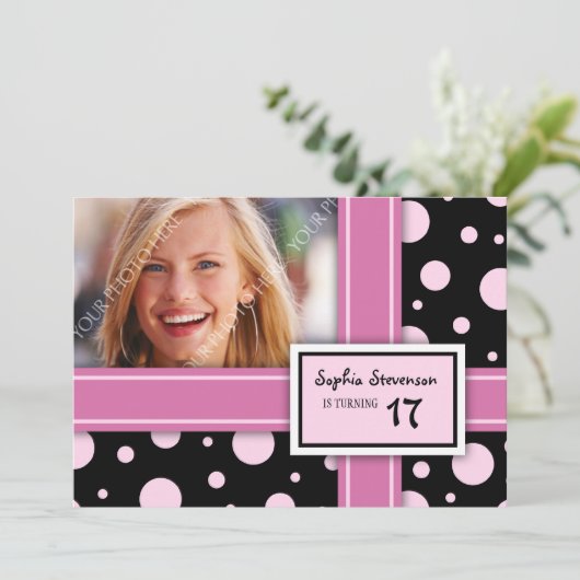 17歳の誕生日パーティーの招待ピンクの黒い点 招待状 (スタンド正面)